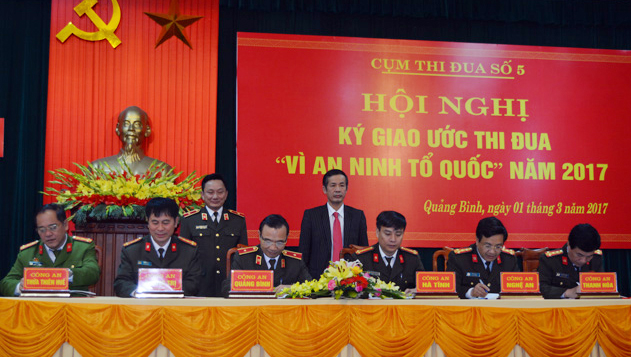 Ký giao ước thi đua "Vì an ninh Tổ quốc" năm 2017