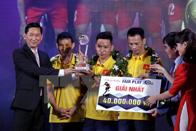 Đội tuyển Futsal Việt Nam được trao giải nhất Giải Fair Play 2016