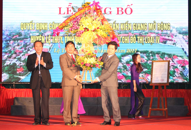 Công bố Quyết định công nhận khu vực thị trấn Kiến Giang mở rộng đạt tiêu chí đô thị loại IV