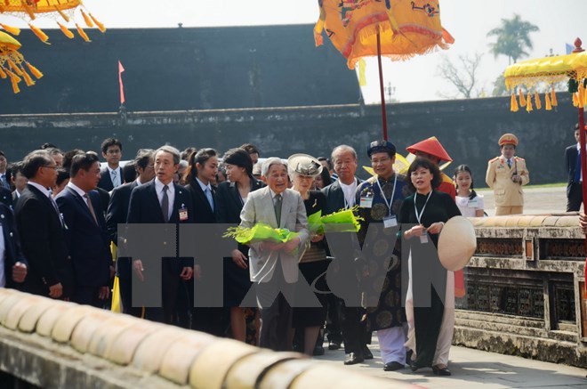 Nhật hoàng Akihito và Hoàng hậu Michiko đến thăm Cố đô Huế