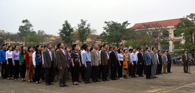 Huyện Quảng Ninh tổ chức chào cờ định kỳ vào đầu tháng