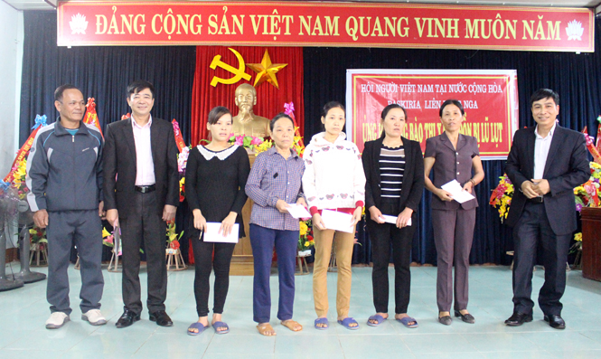 Ủng hộ cho đồng bào nghèo bị ảnh hưởng do thiên tai tại thị xã Ba Đồn