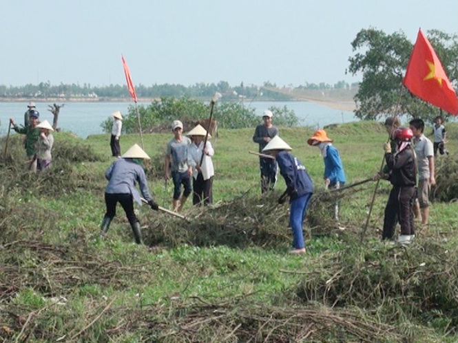 Phụ nữ Trường Xuân với phong trào "Mỗi hố rác, một cây xanh"