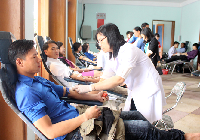Bố Trạch: Trên 700 người tham gia hiến máu tình nguyện đợt I-2017