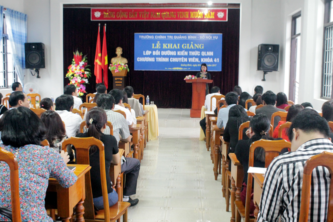 Khai giảng lớp bồi dưỡng kiến thức quản lý Nhà nước chương trình chuyên viên, khóa 41