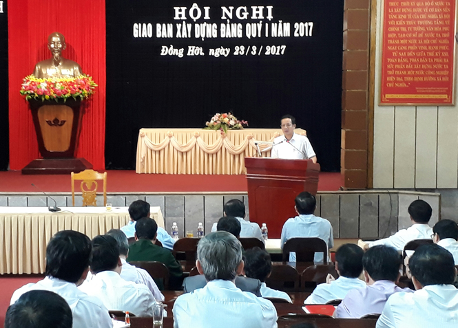 Tiếp tục tăng cường công tác chính trị, tư tưởng cho cán bộ, đảng viên và nhân dân