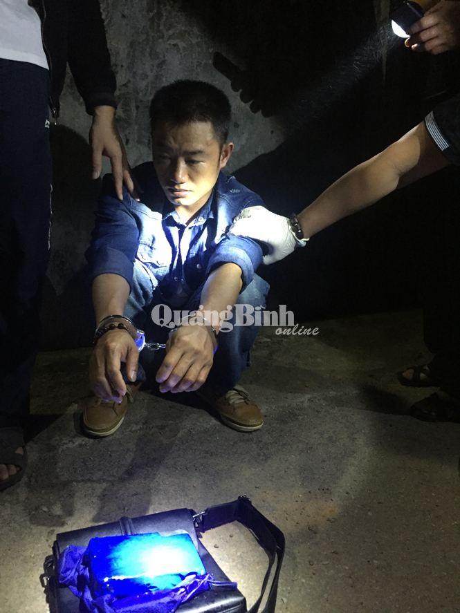Bắt đối tượng vận chuyển heroin