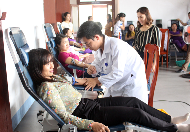 Lệ Thủy: Trên 800 người tham gia ngày hội hiến máu tình nguyện