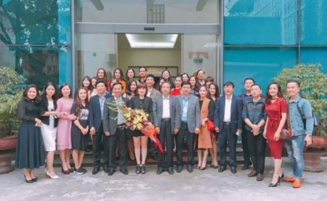 Đồng chí Bí thư Tỉnh ủy thăm, động viên Đoàn Nghệ thuật truyền thống Quảng Bình