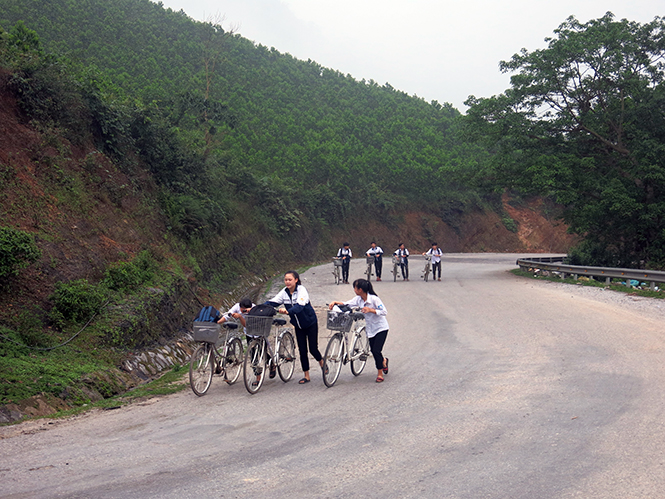 Đường đến trường xa ngái...