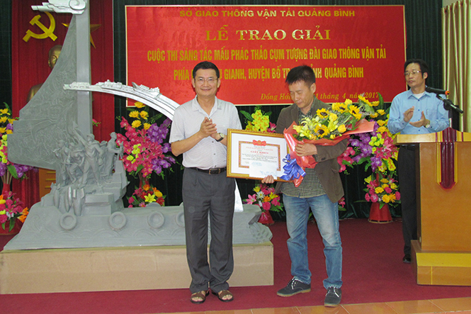 Trao giải thưởng cuộc thi sáng tác mẫu phác thảo cụm tượng đài Giao thông vận tải