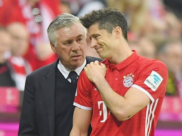 Lewandowski khiến Bayern lo lắng trước thềm "đại chiến" Real