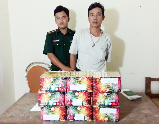 Bắt đối tượng vận chuyển 15kg pháo lậu qua biên giới