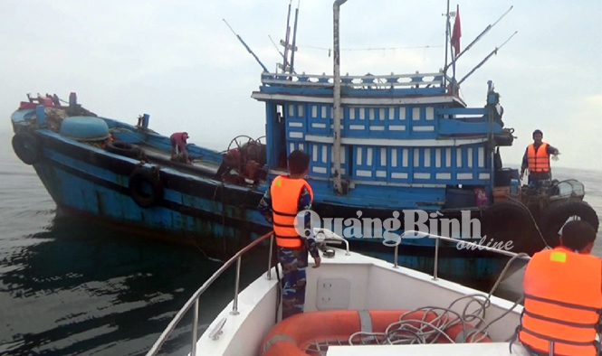 Xử lý 4 tàu hành nghề dã cào sai quy định pháp luật trên vùng biển Quảng Bình