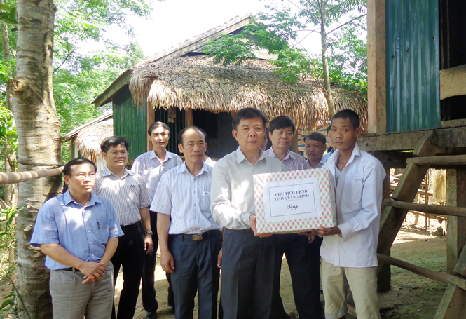 Tuyên Hóa cần tập trung triển khai các giải pháp để giảm nhanh tỷ lệ hộ nghèo trên địa bàn