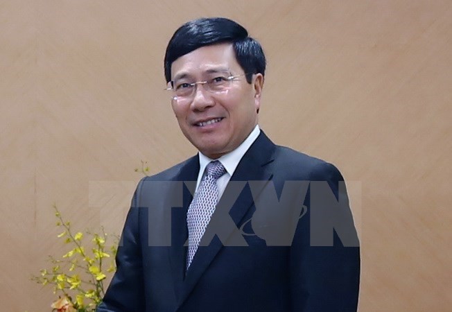Phó Thủ tướng trao thư mời Tổng thống Mỹ Trump dự APEC 2017