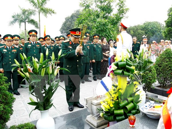 Dâng hương tưởng niệm 100 năm ngày sinh Đại tướng Văn Tiến Dũng