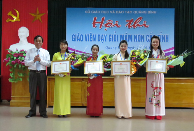 4 giáo viên giành giải nhất tại hội thi Giáo viên dạy giỏi mầm non cấp tỉnh