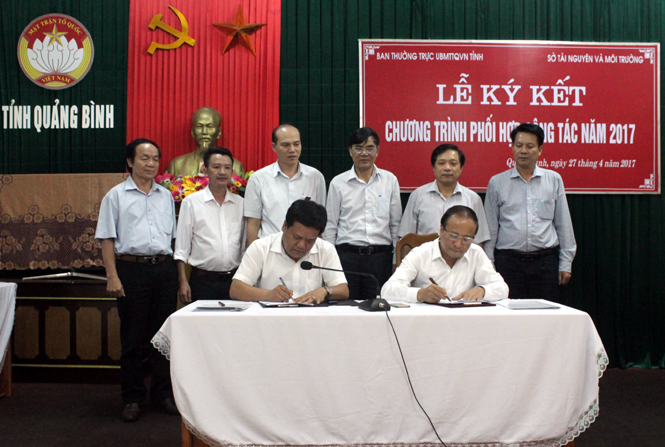 Uỷ ban MTTQVN tỉnh và Sở Tài nguyên-Môi trường: Ký kết chương trình phối hợp năm 2017