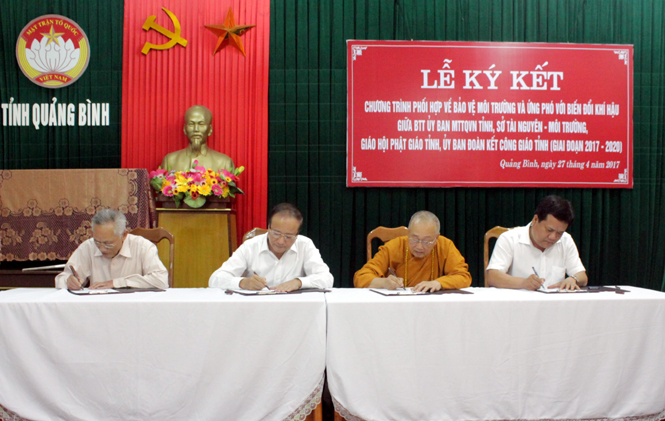 Ký kết chương trình phối hợp bảo vệ môi trường và ứng phó với biến đổi khí hậu