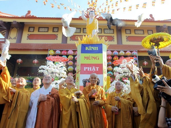 Chủ tịch Mặt trận Tổ quốc Việt Nam gửi thư mừng Đại lễ Phật đản 2017