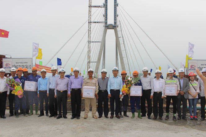 Hợp long cầu Nhật Lệ 2