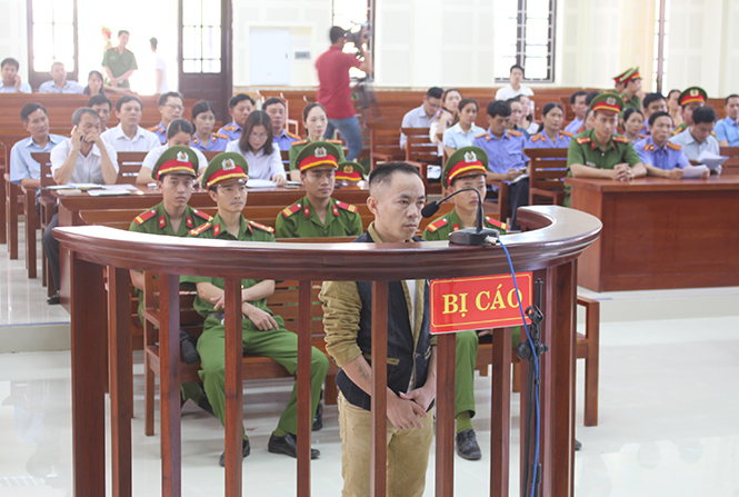 Trả giá cho thói côn đồ…