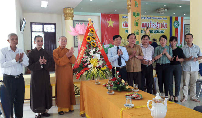 Lãnh đạo TP. Đồng Hới thăm các cơ sở thờ tự Phật giáo nhân Đại lễ Phật đản 2017