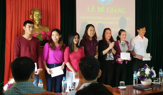 Đảng bộ huyện Minh Hóa: Chú trọng công tác phát triển đảng viên