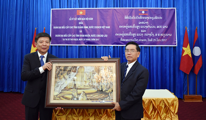 Nghĩa tình Quảng Bình-Khăm Muộn