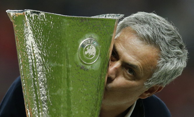 Các đội bóng nên học tập sự thực dụng của Mourinho