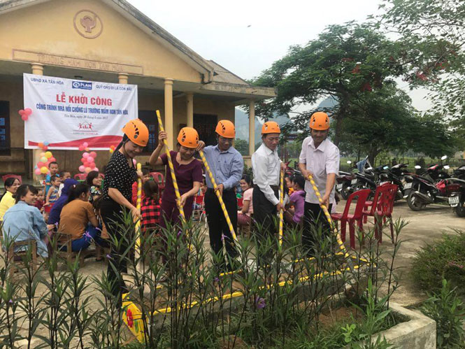 Khởi công làm nhà chống lũ cho Trường mầm non Tân Hóa
