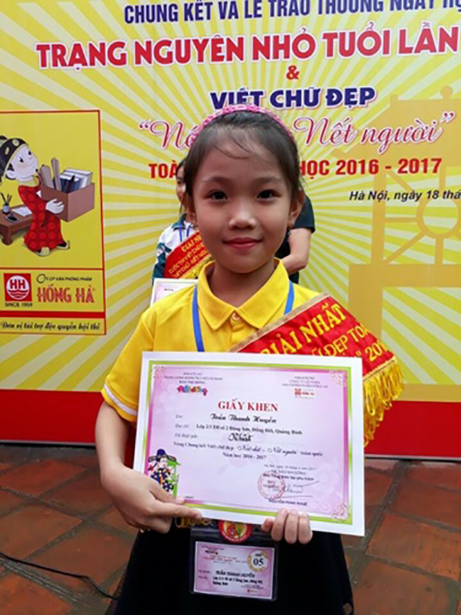 Cô bé giành giải nhất chữ đẹp toàn quốc