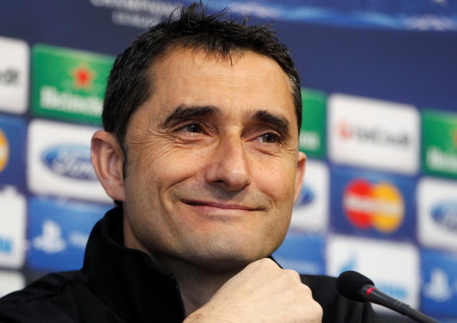 HLV Valverde kí hợp đồng dẫn dắt Barcelona