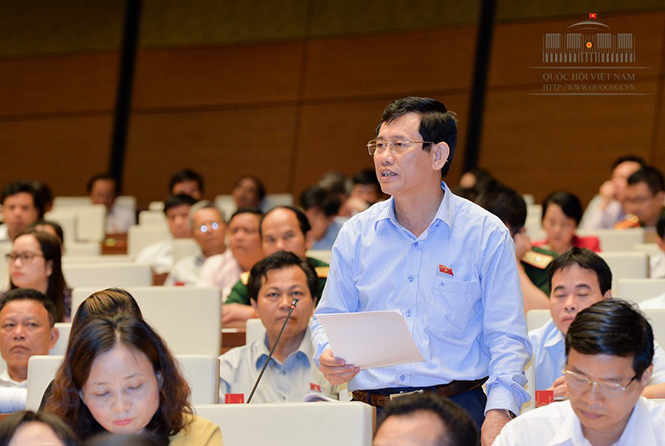 Tích cực tham gia thảo luận các dự án luật