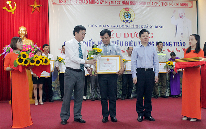 Thi đua làm theo lời Bác