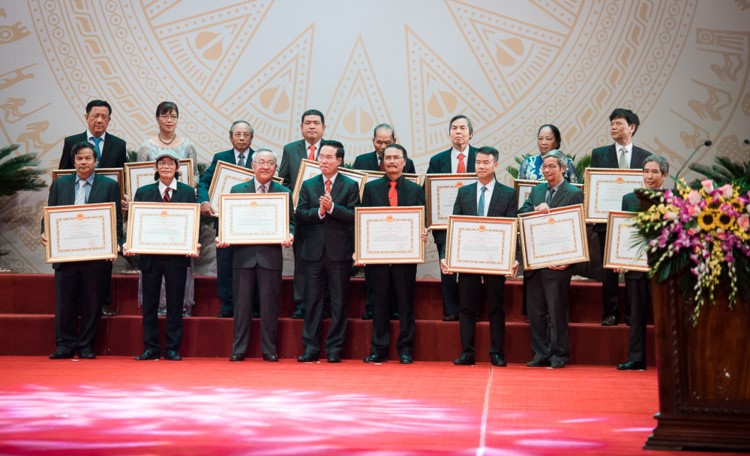 Nhạc sỹ Hoàng Sông Hương được trao tặng Giải thưởng Nhà nước năm 2016