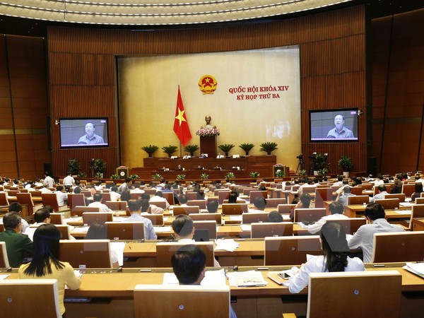 Các đại biểu Quốc hội thông qua dự thảo Luật Quản lý ngoại thương