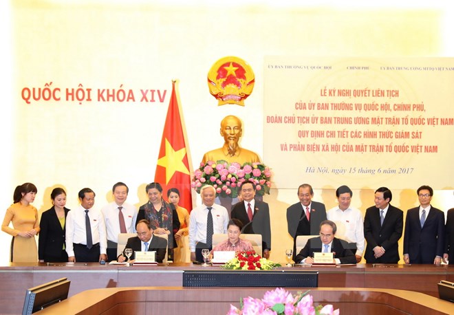 Ký Nghị quyết liên tịch về các hình thức giám sát và phản biện xã hội