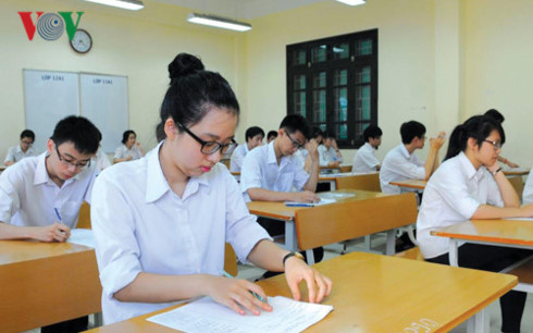 Thứ trưởng Bộ GD-ĐT khuyên học sinh không nên luyện thi ở ngoài