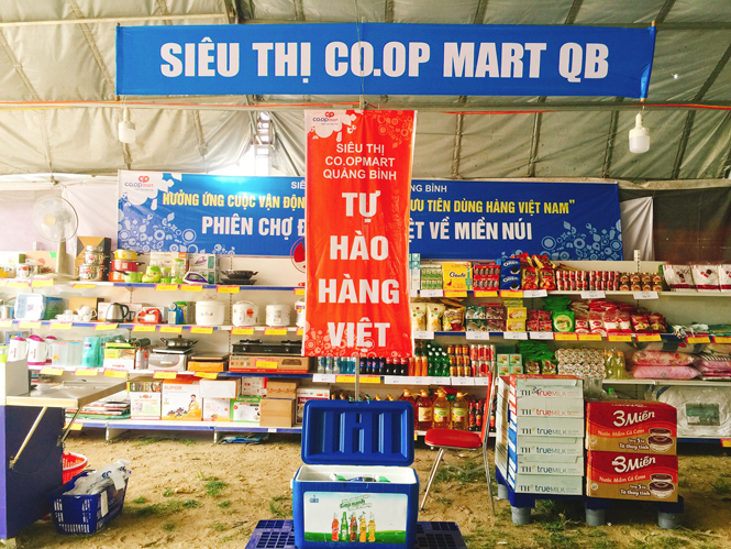 Khai mạc phiên chợ đưa hàng Việt về miền núi