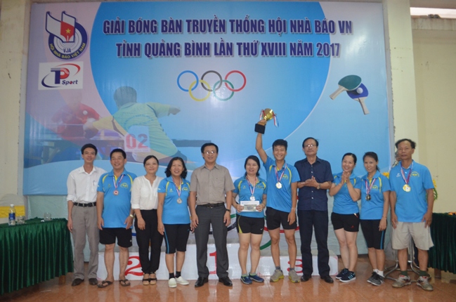Báo Quảng Bình xếp thứ nhất toàn đoàn Giải bóng bàn truyền thống Hội Nhà báo Việt Nam tỉnh