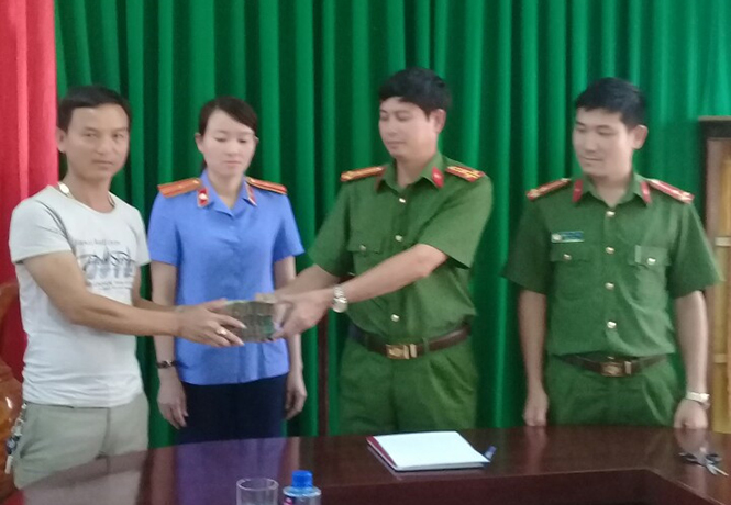 Công an huyện Minh Hóa: Trao trả hơn 300 triệu đồng cho người bị hại