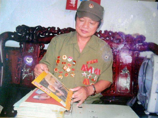 Say mê sưu tầm ảnh lãnh tụ