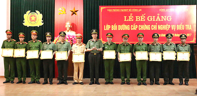 Bế giảng lớp bồi dưỡng cấp chứng chỉ nghiệp vụ điều tra