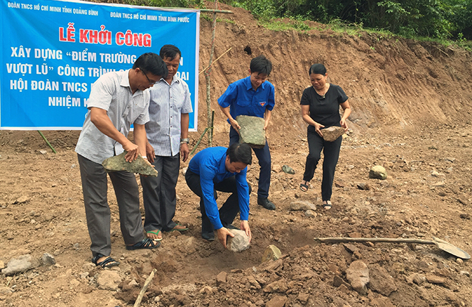 Khởi công xây dựng công trình thanh niên "Điểm trường vượt lũ"