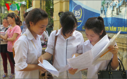Thứ trưởng Bùi Văn Ga nói gì về "mưa điểm 10" trong kỳ thi THPT?