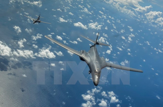 Mỹ điều hai máy bay ném bom tầm xa B-1B tới Biển Đông