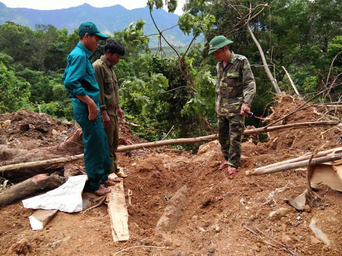 Thi công đường dân sinh, phát hiện quả bom
