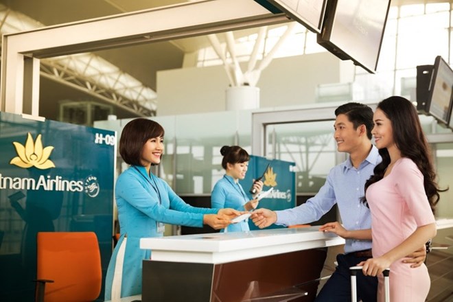 Hơn 6.000 hành khách ra cửa tàu bay muộn trong tuần đầu tháng Bảy